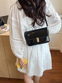 Bolso de hombro cuadrado acolchado de unicolor clásico para mujer, bolso de maquillaje de PU retro con correa ajustable, cartera cuadrada, adecuado para uso al aire libre - Negro - Ver 8