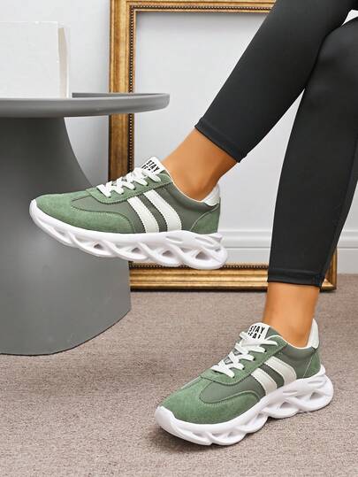 Giày thể thao nữ thường ngày mới, giày sneaker đế mềm, giày thể thao năng động.