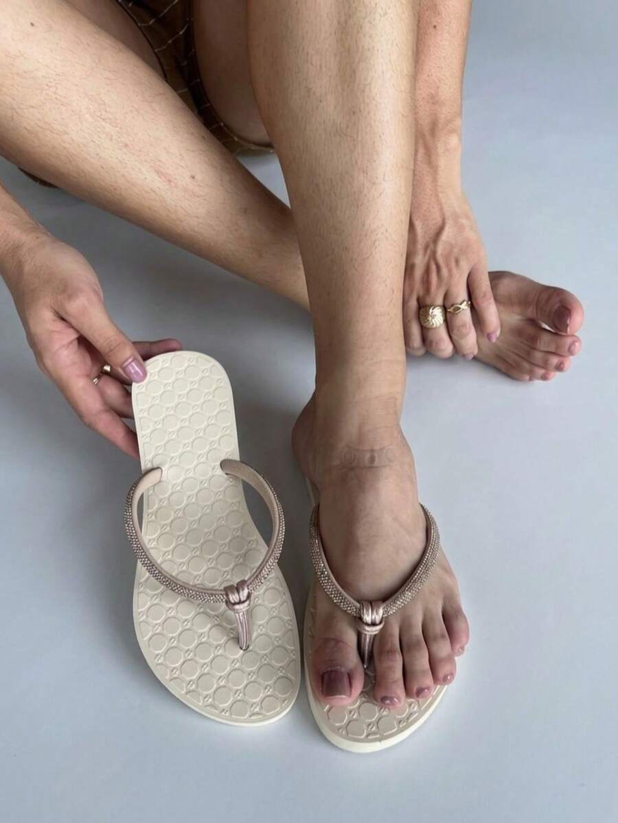 Chinelo Feminino com Strass Verão Macio