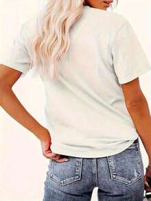 Soft And Comfortable Korean Style T-Shirt For Casual Wear 'Mama Saurus Dinosaur Mom' - Black And White Crew Neck T-Shirt With 'Mama Saurus' Print, Comfortable Casual Gift For Mothers, Stylish Casual Outfit, Machine Washable - 100% Breathable Cotton - 白色 - 查看 3