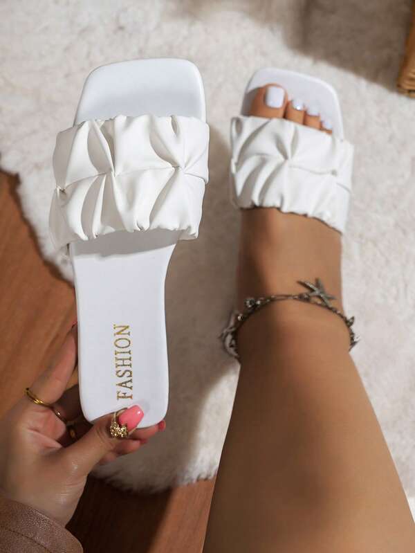 Sandal nữ đế bằng dáng rộng, đa năng, kiểu dáng thường ngày, có xếp ly, mũi vuông, thanh lịch, thoải mái và nhẹ, thích hợp cho hoạt động ngoài trời, đi biển, nghỉ lễ và tiệc tùng.