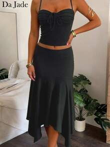 Bộ đồ nữ gợi cảm và ngọt ngào màu đỏ gồm áo crop top hai dây xếp ly thắt nơ phía trước và chân váy dài ngang gối xếp tầng bất đối xứng, thích hợp cho kỳ nghỉ hè, đi biển, hẹn hò, dự tiệc hoặc dạo chơi ngày lễ Thánh Patrick. - màu đen - Xem 5