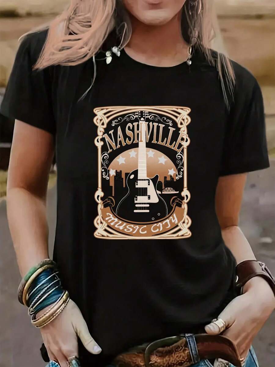 Camiseta negra con un diseño de guitarra y texto dorado, perfecto para festivales de música de verano, reuniones de país y ropa casual