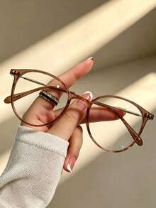 1 chiếc kính gọng tròn nhẹ, thiết kế gọng mỏng màu đen và vàng, kính gọng đen tối giản, càng kính kim loại nhẹ, phụ kiện trang điểm tự nhiên. - Ánh sáng đơn giản - Xem 14