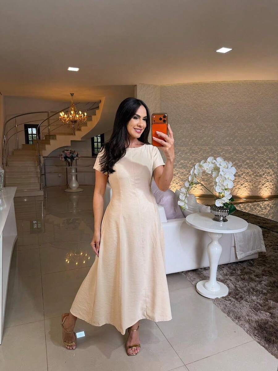 Elegant Midi Dress With A Flowing Drape And Fitted Waist. - 裸體 - 查看 1