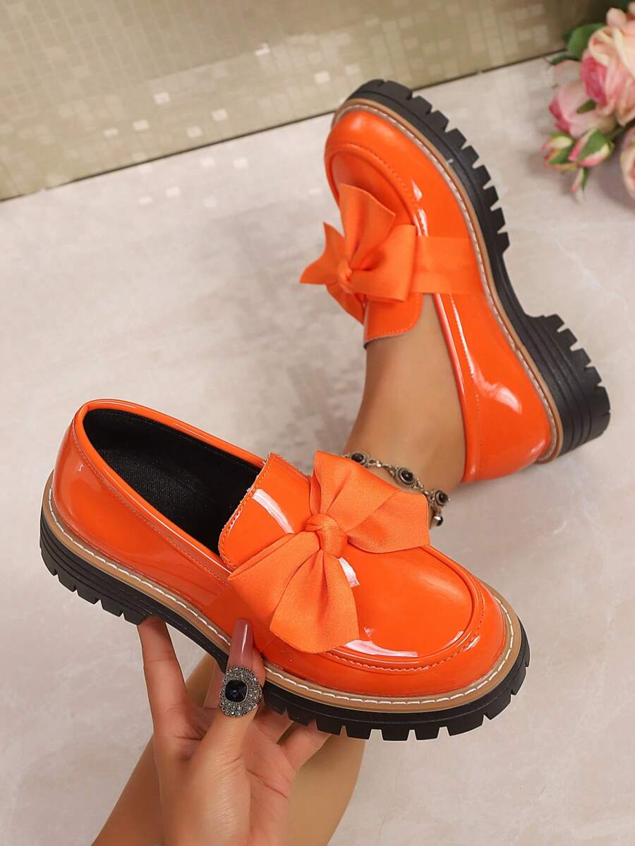 Nuevos mocasines con suela gruesa y brillante en color naranja vibrante, estilo uniforme escolar británico de zapatos pequeños de cuero, zapatillas slip-on con plataforma para mujer, zapatos versátiles para el uso diario y antideslizantes - Naranja - Ver 1