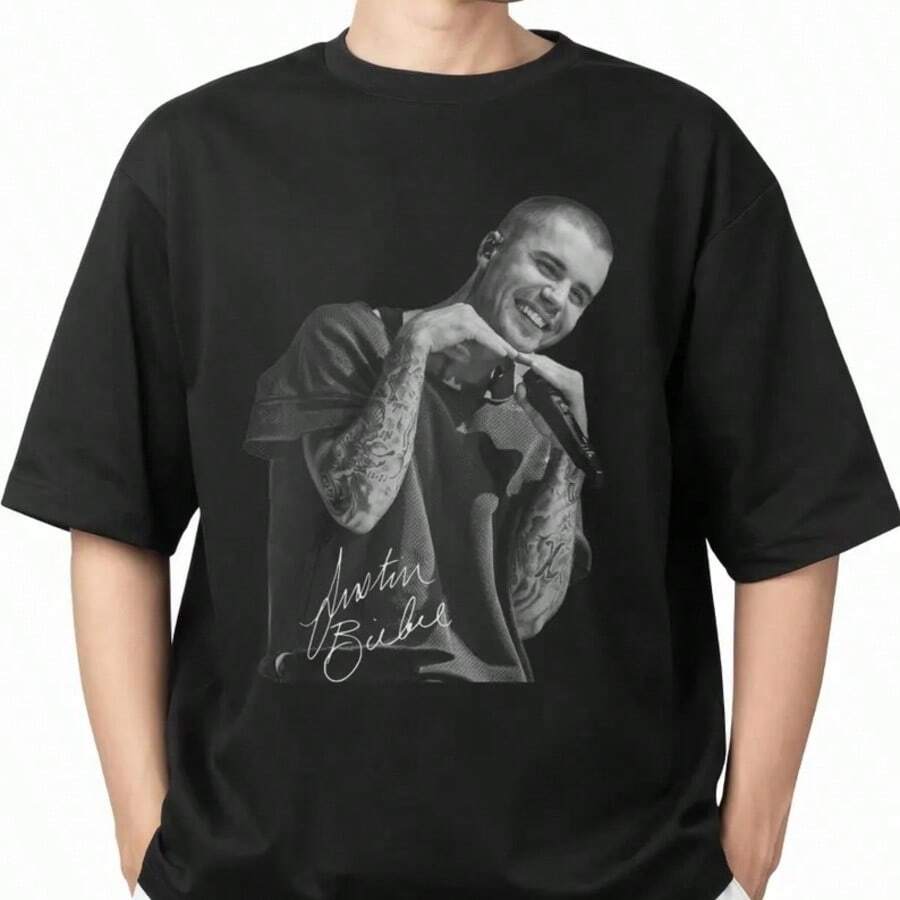 Coachella 2026  Bieber Funny Shirt, Vintage Bieberchella, Retro Oversize Shirt, JB T-Shirt Crafted From Breathable 100% Cotton, Perfect For Infusing Nostalgic, Fun Vibes Into Your Outfits During Casual Gatherings, Music Events, Or Daily Wear. This Is A Men's Round-Neck Printed Short-Sleeve Casual Everyday T-Shirt. It Makes An Excellent Gift For Friends And Family. The 100% Cotton T-Shirt Features A Youthful And Fashionable Design, Suitable As Graphic Tees For Both Men And Women Ideal For Back-To-School Season, It Is A Loose And Comfortable Women's Top As Well. - 黑色 - 查看 1