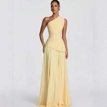 2026 Women's Asymmetrical Shoulder Pleated Waist-Cinching Long Dress Chiffon Spliced A-Line Flared Skirt - Màu vàng - Xem 1