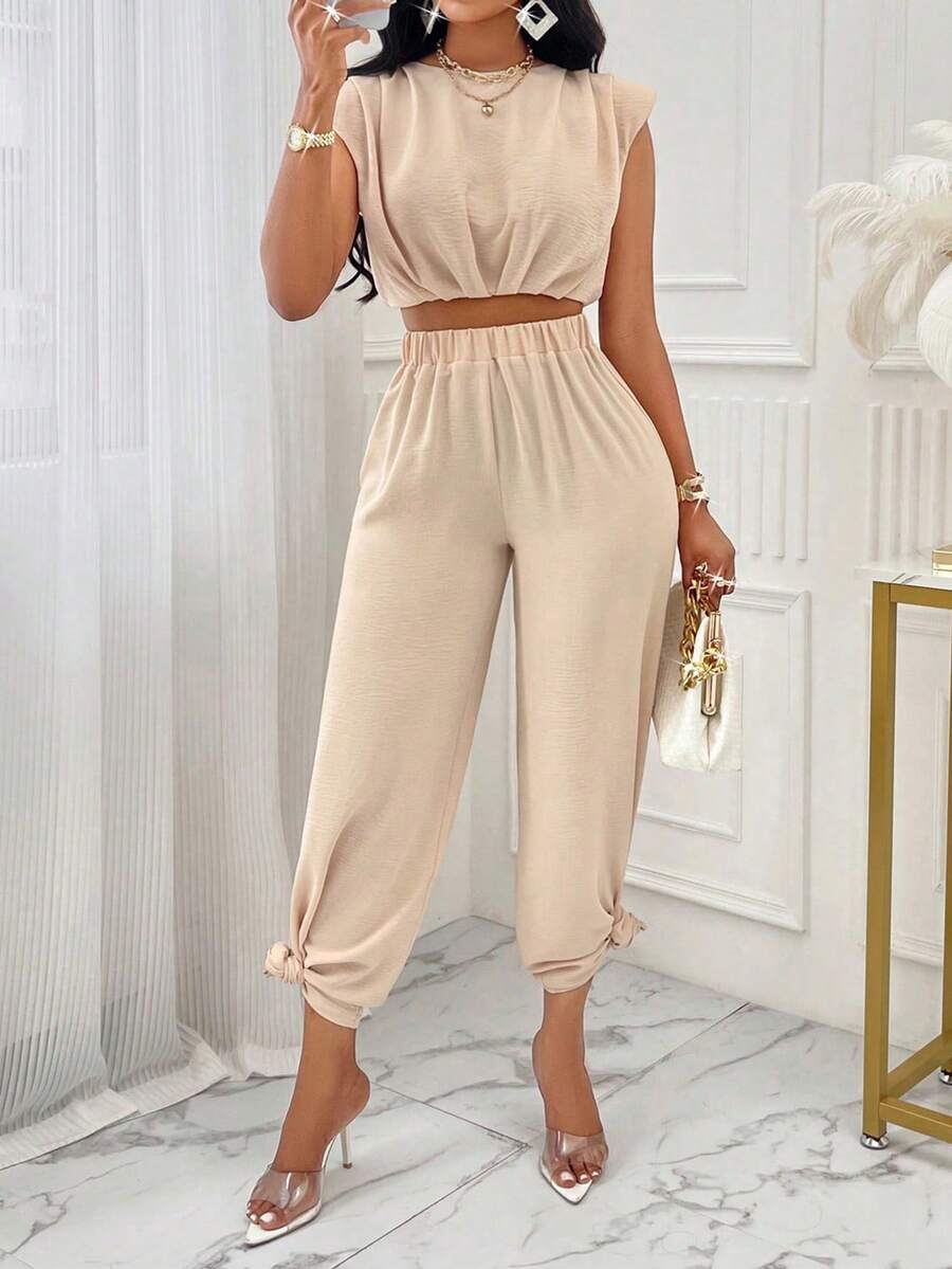 Bộ đồ 2 mảnh thanh lịch màu be của Eileen gồm áo crop top xếp ly không tay và quần ống loe cạp cao, phù hợp cho các bữa tiệc, lễ tốt nghiệp, trang phục thường ngày và những bộ đồ mùa hè sang trọng. - mai nhẹ - Xem 1