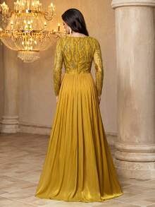 UNITHORSE [Cắt ngẫu nhiên] Đầm dạ hội giả lụa cổ tim tay dài thắt eo đính sequin và các mảng vải ghép - Màu vàng - Xem 3