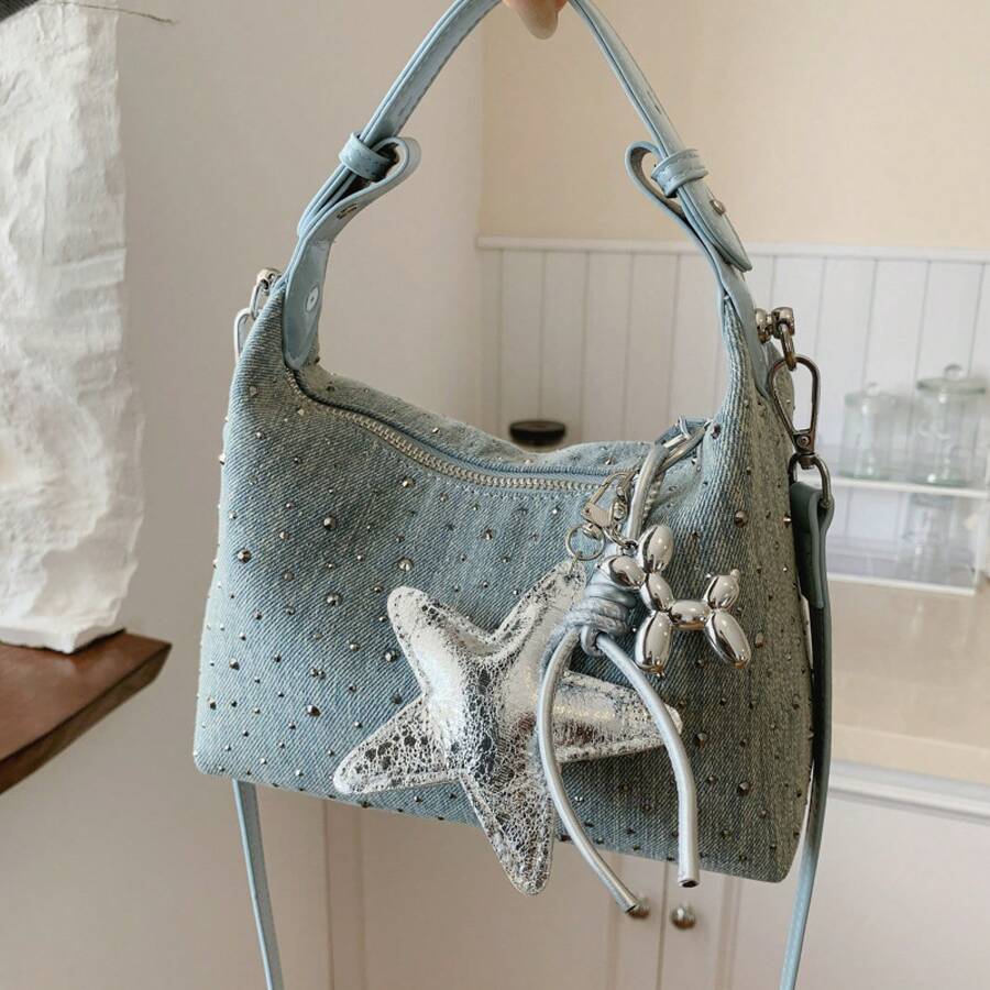 Sac à bandoulière polyvalent en matériau durable, sac confortable avec des détails distinctifs et un look frais. - Argent avec pendentif - Voir 1