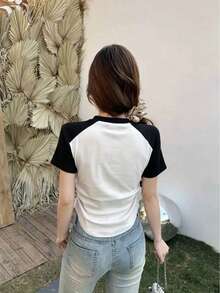 Áo thun crop top ôm dáng tay raglan cổ tròn phối màu Y2K phong cách thường ngày, thích hợp cho kỳ nghỉ hè, đi nghỉ mát, đi du lịch. - Đen trắng - Xem 2
