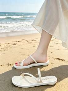 Sandal bệt nữ, sandal nữ thời trang thanh lịch mới, dép mùa hè, giày nữ trắng tối giản, sandal trang trí vòng vàng, sandal nữ, đa năng mềm mại và thoải mái, sandal nữ, sandal bệt thường ngày mùa hè, ngoài trời, mua sắm, du lịch, bãi biển, giày bệt nữ xỏ chân, trắng, dép nữ, sandal nữ mùa hè, dép nhẹ, dép nhựa, giày, sandal bãi biển, sandal, bãi biển, mùa hè, giày nữ, dép - trắng - Xem 5
