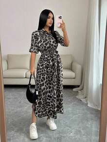 Vestido camisero midi con estampado de leopardo, cuello de solapa y cintura con cordón. Manga larga ajustable, falda en A fluida. Tejido cómodo y transpirable, ideal para uso diario, salidas y primavera-verano. - Caqui - Ver 9