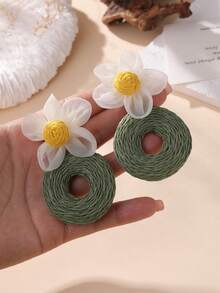 1 Pair Rustic Daisy Rattan Woven Earrings, Double-Layer Floral Hoop Earrings, Unique Design, Suitable For Beach Vacation, Music Festival, Boho Style, Girlfriend Trip, Spring Fresh Look, Casual Vacation Outfit, Date Night - Olive Green - View 3