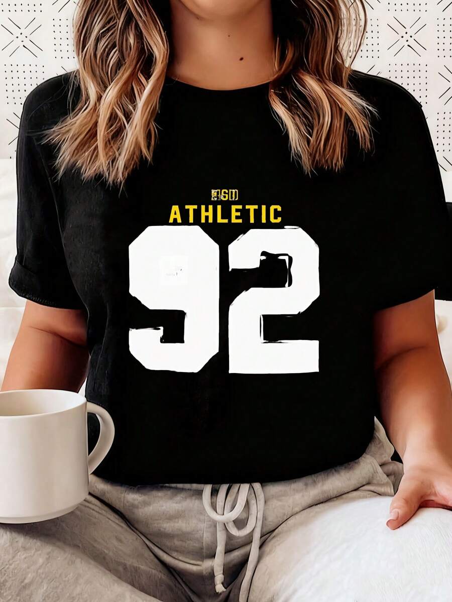 Athletic Shirt With The Number 92 In Dark Green With Yellow Lettering, Labeled 'ATHLETIC 230'. This Minimalist Digital Artwork Features A Sports Theme Against A Black Background. Available In A Similar Design For Men And Women. - 黑色 - 查看 1