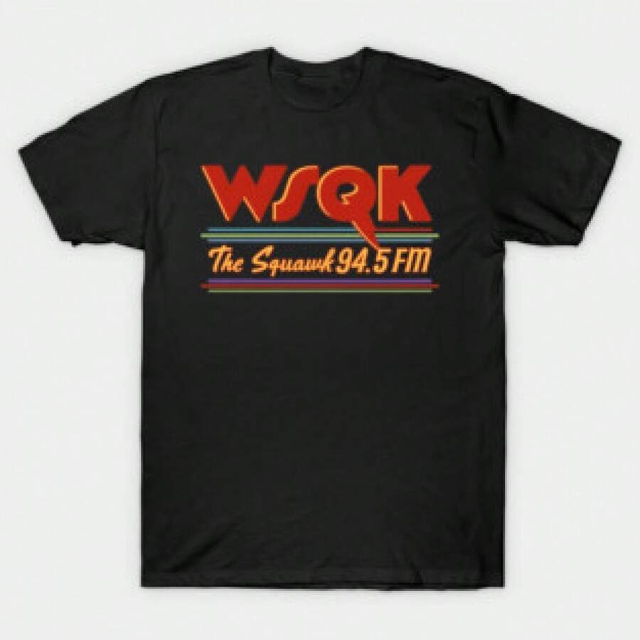 Camisetas Mujer Stran-ger- TThings WSQK The Squawk 94.5 FM Radio, Vintage Sci-fi,  80s Nostalgic T-Shirt brands ropa,camisetas mujer,brand,brands,camisa blanca,camisetas hombre,,camisetas,ropa de hombre,camisas de hombre,ropa hombre,camiseta hombre manga corta - nero - Visualizzare 1