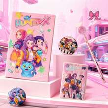 Hasbro 1 套高品质 K-POP 学生文具套装 - 女巫猎人主题，包含笔记本、徽章、中性笔和迷你笔记本 [随机发货] - 彩色 - 查看 2