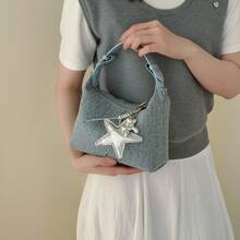 Sac à bandoulière polyvalent en matériau durable, sac confortable avec des détails distinctifs et un look frais. - Argent avec pendentif - Voir 4