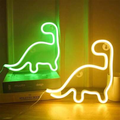 Một chiếc đèn neon hình khủng long màu xanh lá cây dễ thương, hoạt động bằng nguồn điện USB hoặc ba pin AA. Thích hợp để trang trí phòng ngủ, trang trí tường, chiếu sáng tiệc tùng, Ngày lễ tình nhân, Ngày của Mẹ, Ngày thiếu nhi, Giáng sinh và các dịp lễ khác. Một món quà hoàn hảo cho các bé gái (Không bao gồm pin).
