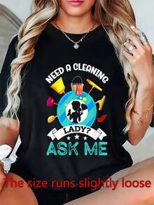 Mujeres divertido "Pregunteme necesito una señora de limpieza" diciendo camiseta con herramientas de limpieza gráfico (escoba, mop,) - cuello de tripulación ligero Top casual para la limpieza, servicio de limpieza y ropa casual - novidad ropa de servicio de limpieza - Negro - Ver 2