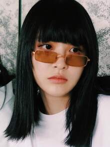 轻盈舒适，佩戴贴合脸型。男女皆宜的复古金属框小方时尚眼镜。一副。均码标准尺寸。高弹记忆合金镜框 - 香檳色 - 查看 7