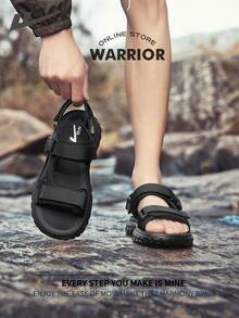 Warrior 夏季男士透气厚底凉鞋舒适、轻便、休闲。适合户外多种场合穿着，并具有运动风格。这款沙滩凉鞋采用透气设计。 - 黑色 - 查看 2