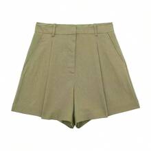 pantalones cortos marrones y verdes