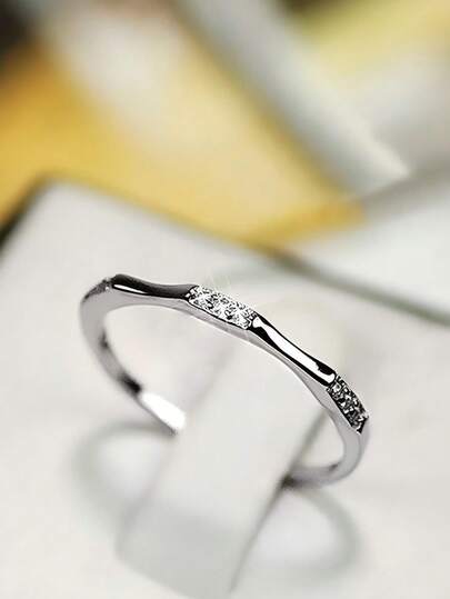 Anillo de niña de talla ajustable, estilo clásico, lindo, de moda europea, americana/japonesa, coreana/de Oriente Medio, promoción especial del Día de San Valentín y festivales 2026, material de latón con micro zirconia incrustada, anillo de niña exquisito y lindo 2026