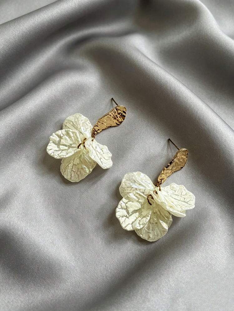 一对白色树脂叶子吊坠耳环，适合派对佩戴，可作为女士礼物或母亲节礼物。 - 彩色 - 查看 6