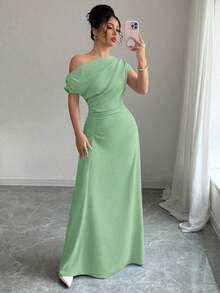 Vestido de mujer con estampado minimalista, hombro asimétrico y talle fruncido - Verde - Ver 1