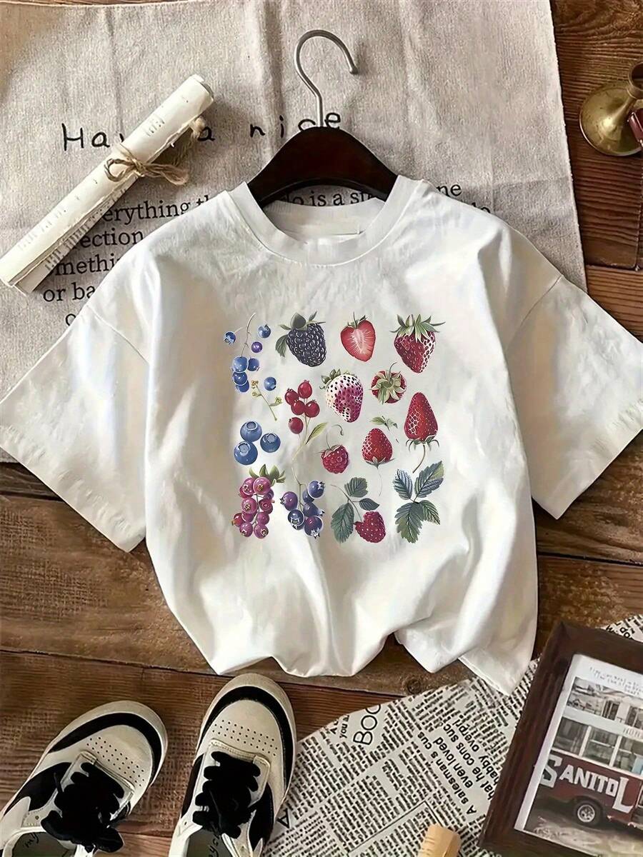 Retro claro rosa camiseta de manga corta - suave y transparente con fresa y diseño de arándano, relajado cuello redondo de la camiseta de verano, Top en capas lavable, ideal para el desgaste casual y semitransparente todo el año