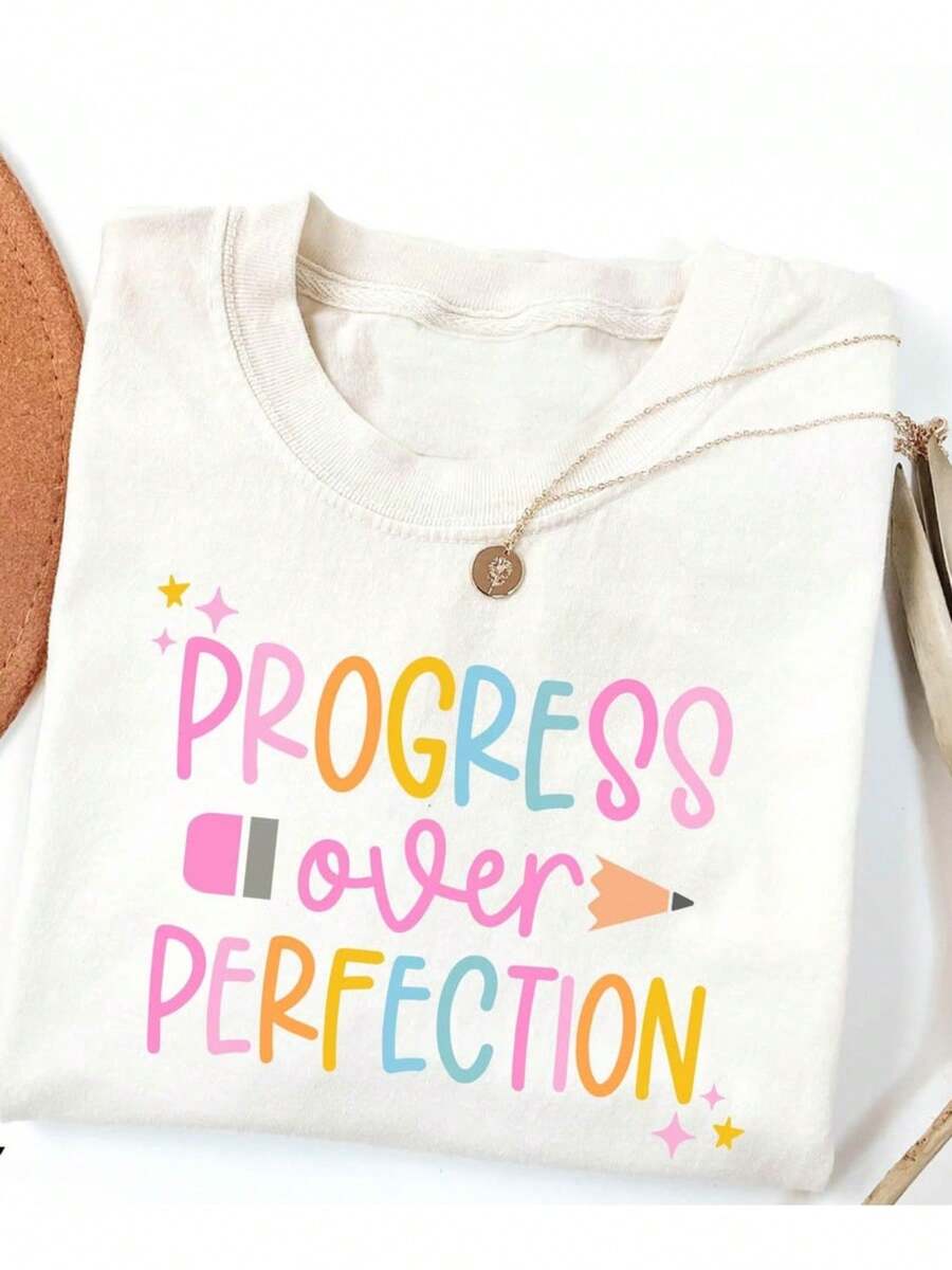 1pcsWomen's Comfortable Casual Short Sleeve T-Shirt - Progress Over Perfection Motivational Teacher Shirt Suitable For Teacher's Day Gifts, Back-To- & Christmas Apparel, Spring Summer Fall Round Neck Blouse180g-Summer Outfits For Women Shine Cotton Tops Casual Going Out Short Sleeve Tees - 白色 - 查看 1