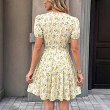 Mother Day Dress French Countryside Yellow Floral-Print V-Neck Short-Sleeve Mini Dress With Boned Waist Corset Detailing – A Slimming, Romantic Silhouette For Resort Vacations, Evening Parties & Everyday Chic - 黃色 - 查看 8