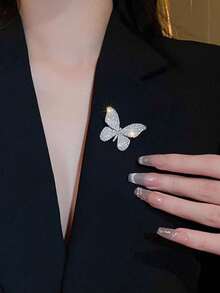 1 PC Sparkling Butterfly Brooch For Women, Designer Style Small Quality Suit Pin, Exquisite Insect Brooch Accessory - Perfect Gift For Halloween, Christmas, Summer Anti-Exposure Accessory. Very Suitable As A Gift For Ladies. - Multicolor - View 5