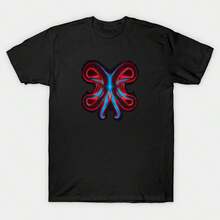 Ed Hall Tulu Logoless T-Shirt220g Heavyweight 100% Cotton T-Shirt. Butterfly Print. Unisex Sizing. Round Neck Inspirational T-Shirt. Cute And Beautiful Y2K-Inspired Summer Top, Perfect For The Outdoors, Home, Work, Or Street Wear. Casual, Loose-Fitting Everyday T-Shirt. - 黑色 - 查看 1