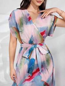 Vestido maxi de verano para mujer, estampado abstracto, cuello en V superpuesto, manga murciélago y cintura ajustable - Morado - Ver 2