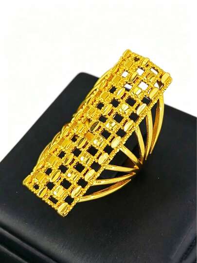 1pc Fashionable Women's Gold-Plated Copper Geometric Hollow Ring, Suitable For Index Finger, Ideal For American, British, French, Middle Eastern, Dubai, African, Saudi Arabian Brides, Wedding Banquets, Mother's Day, Valentine's Day, Easter, Wedding Season, Birthday Gifts For Mom, Sisters, Girlfriends