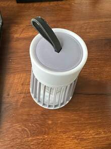 closeli 1件裝可充電式掛式捕蚊燈，可選插電或充電版本，附外部防護網防止誤觸，適用於室內外使用，包含露營、臥室與陽台 - 彩色 - 查看 13