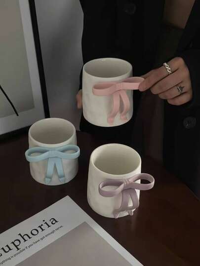 1pc Cute Bow Handle Ceramic Coffee Mug, Sweet Mother's Day Gift, Lovely Birthday Gift For Her, Essential Coffee Cup Tazas Para Cafe, Ideal For Home And Office Coffee Bar, Light Color 350ml Suitable For Coffee, Tea And Hot Drinks, Perfect For Young Girls And Coffee Lovers Graduation Gift