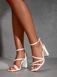 Sandalias de tacón alto grueso con elegante y suave diseño de tiras cruzadas, con hebilla ajustable, transmitiendo una vibra suave y grácil, adecuadas para ir al trabajo, citas, bodas y diversas ocasiones. - Blanco - Ver 3