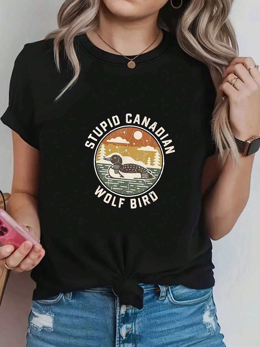 Plus Size, camiseta de gran tamaño con estampado de texto "STUPID CANADIAN WOLF BIRD", camiseta de cuello redondo de manga corta negra impresa - lavable en máquina, adecuado para primavera, verano y otoño, estilo informal, ajuste cómodo, diseño de moda