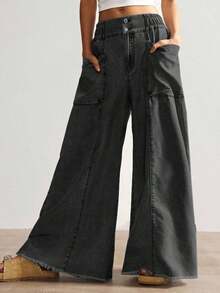 Versátiles y modernos, estos jeans cargo de pierna ancha combinan el estilo urbano con la comodidad que necesitas.El corte holgado favorece cualquier tipo de figura, mientras que los bolsillos laterales le dan un toque práctico y streetwear.El lavado claro es ideal para combinar con tops cortos, camisetas o sudaderas. - Negro - Ver 3