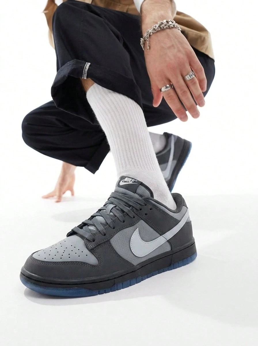 耐克 Dunk Low - 炭黑/純鉑金/冷灰 - 查看 1