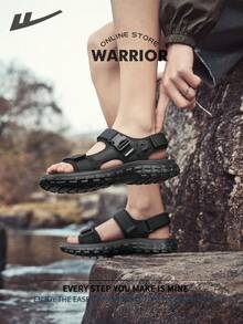 Warrior 夏季男士透气厚底凉鞋舒适、轻便、休闲。适合户外多种场合穿着，并具有运动风格。这款沙滩凉鞋采用透气设计。 - 黑色 - 查看 6