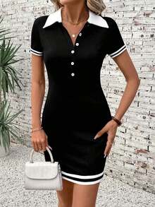 Vestido ajustado de canalé con cuello polo y botones, un diseño que combina casualidad y sensualidad. - Negro - Ver 3