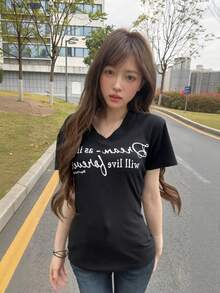 レディース 半袖 Tシャツ Vネック トップス カットソー 英字 ロゴ プリント メッセージ 筆記体 タイト スリム ウエストシェイプ 細見え 着痩せ 鎖骨見せ ボディコンシャス カジュアル セクシー きれいめ 大人可愛い 春 夏 秋 骨格ストレート 骨格ウェーブ デイリー お出かけ デート 旅行 シンプル ブラック チャコール くびれ メイク 伸縮性 ストレッチ ティーシャツ ロゴT スッキリ インナー 重ね着 10代 20代 30代 40代 韓国ファッション ストリート スポーティー 部屋着 ワンマイルウェア 涼しい 通気性 柔らかい 無地 普段使い 休日スタイル 快適 - ホワイト - チェックする 7