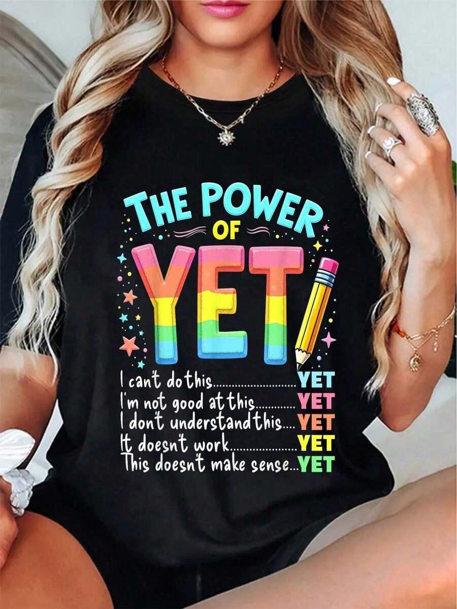 El poder viene de la mentalidad de crecimiento de un maestro amable | Camiseta motivadora casual de toda la temporada con patrón de dibujo inspirador