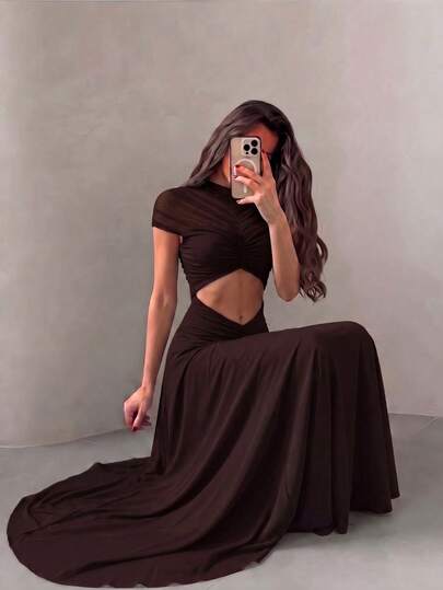 Abito lungo aderente da donna alla moda, elegante abito da cocktail marrone con design a taglio trasparente, sexy per discoteca