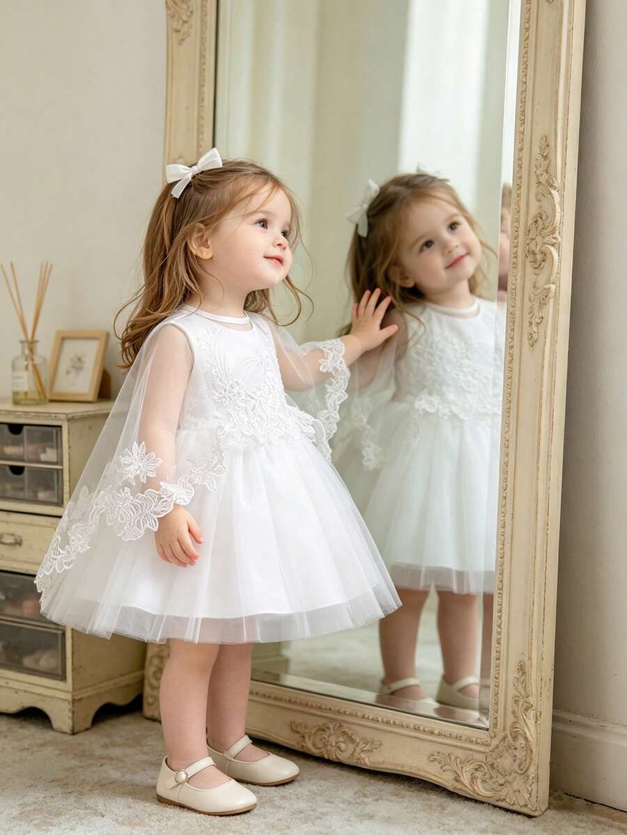 Robe mini en dentelle à manches courtes pour bébé fille de 0 à 2 ans, robe de baptême blanche convenant aux jeux de rôle et aux fêtes - Blanc - Voir 1
